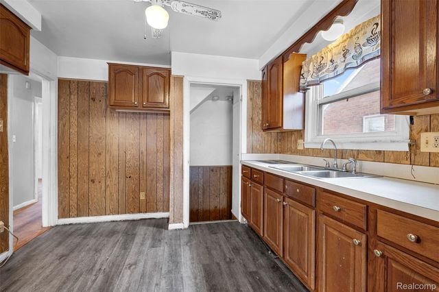 14624 Warwick Avenue, Allen Park, MI 48101