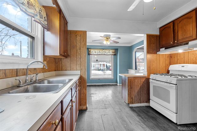 14624 Warwick Avenue, Allen Park, MI 48101