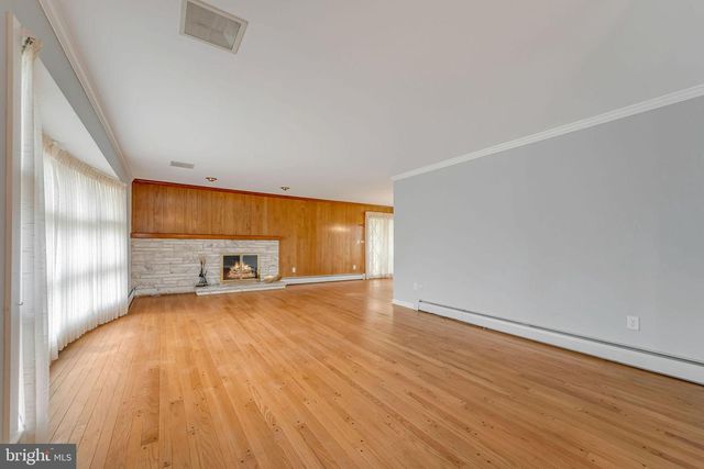 2 CEDAR LN, Pemberton, NJ 08068