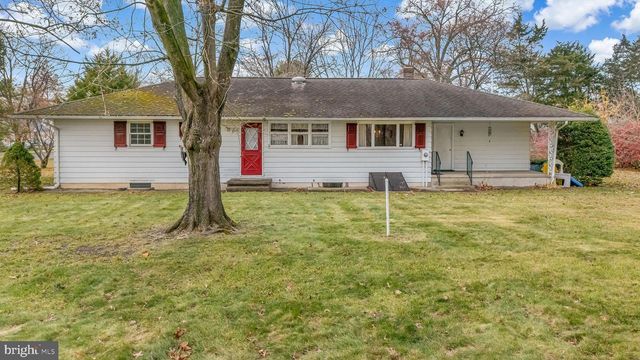 2 CEDAR LN, Pemberton, NJ 08068