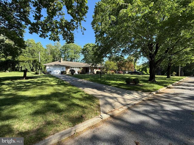 2 CEDAR LN, Pemberton, NJ 08068