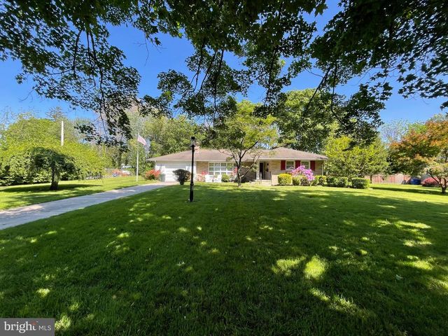 2 CEDAR LN, Pemberton, NJ 08068