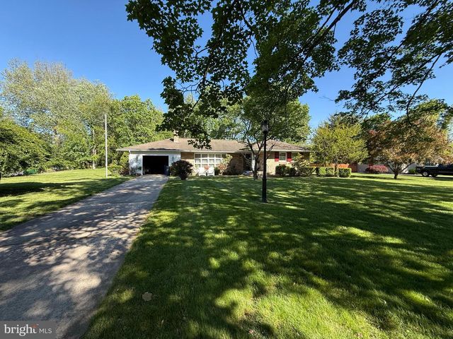 2 CEDAR LN, Pemberton, NJ 08068