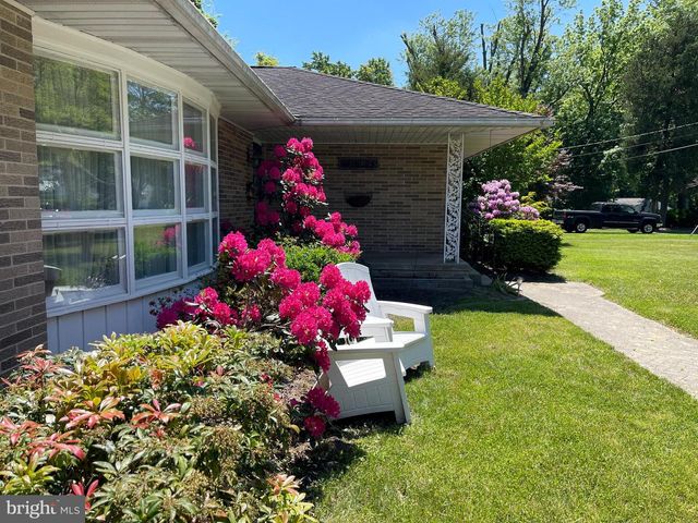 2 CEDAR LN, Pemberton, NJ 08068