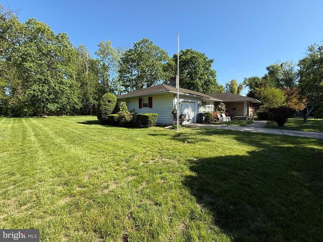 2 CEDAR LN, Pemberton, NJ 08068