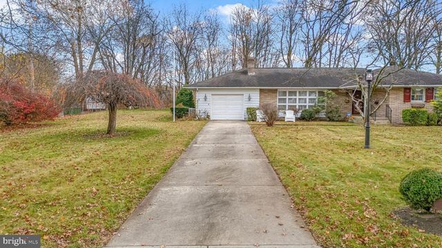 2 CEDAR LN, Pemberton, NJ 08068