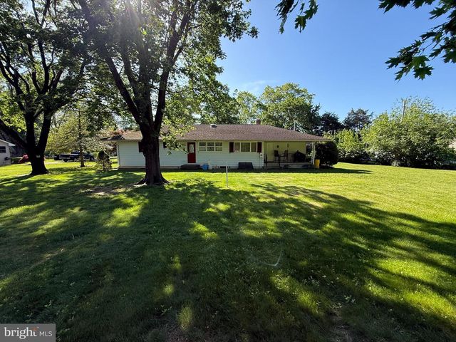 2 CEDAR LN, Pemberton, NJ 08068