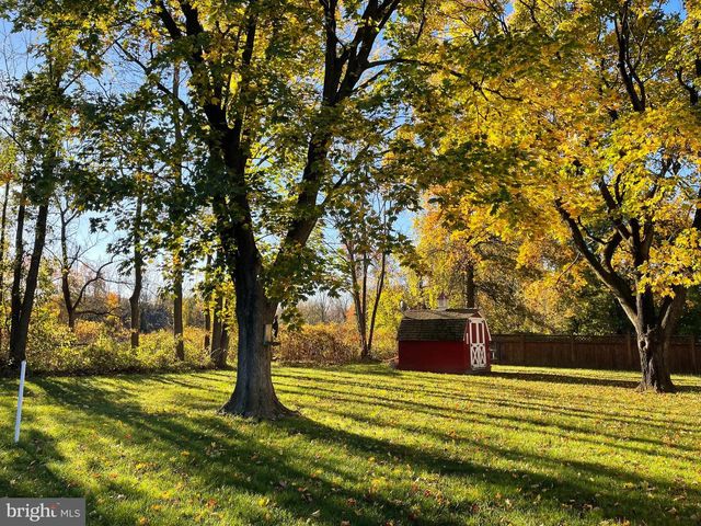 2 CEDAR LN, Pemberton, NJ 08068