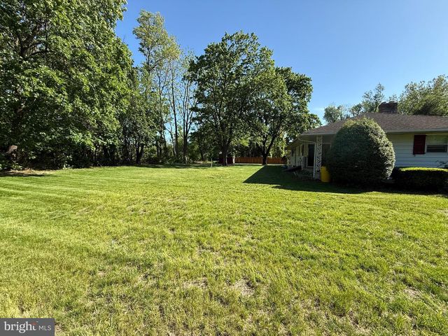 2 CEDAR LN, Pemberton, NJ 08068