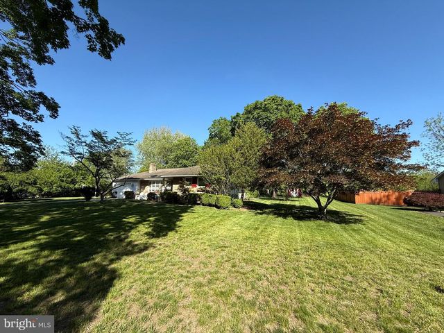 2 CEDAR LN, Pemberton, NJ 08068