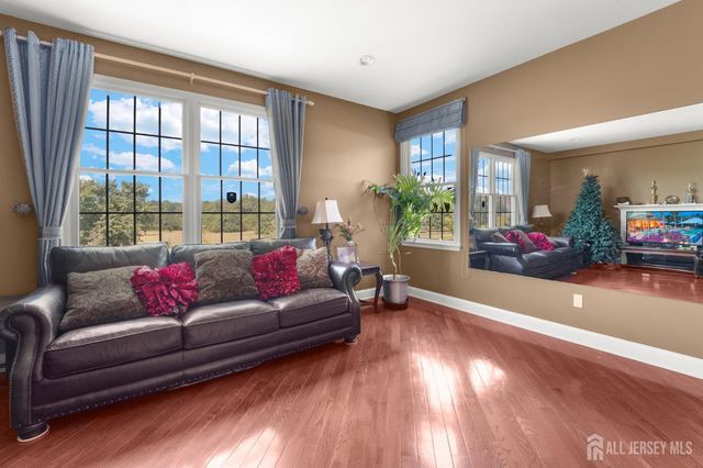 5 Bouvier Lane, South Brunswick, NJ 08816