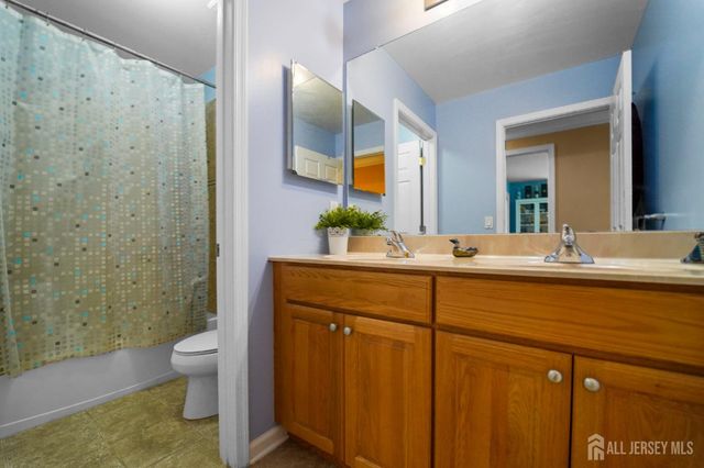 5 Bouvier Lane, South Brunswick, NJ 08816