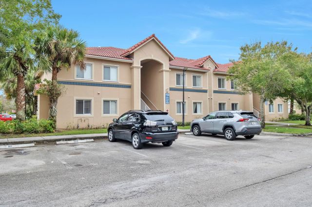 1103 Golden Lakes Boulevard 1013, West Palm Beach, FL 33411