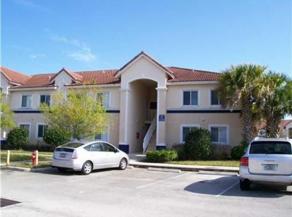 1103 Golden Lakes Boulevard 1013, West Palm Beach, FL 33411