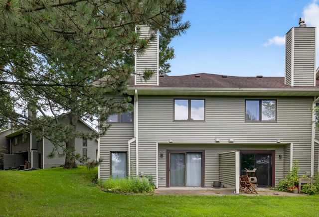 19 Elton Ridge Court NW, Rochester, MN 55901