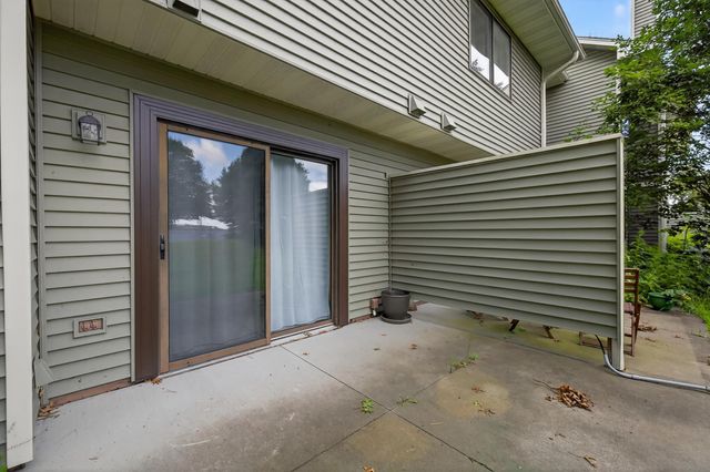 19 Elton Ridge Court NW, Rochester, MN 55901