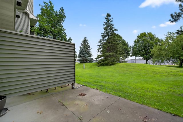 19 Elton Ridge Court NW, Rochester, MN 55901