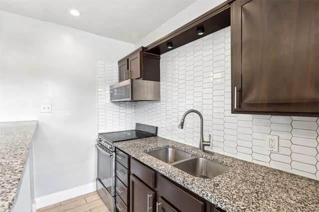307 E Mitchell Street E, Arlington, TX 76010