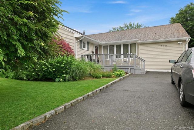 1270 Dahlia Lane, Wantagh, NY 11793