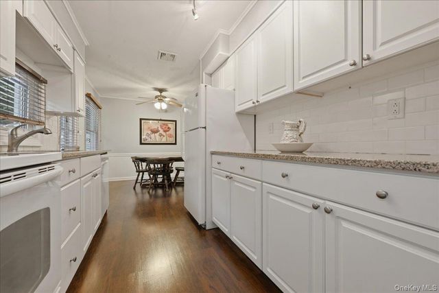 1270 Dahlia Lane, Wantagh, NY 11793