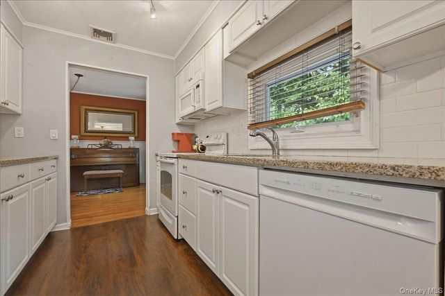 1270 Dahlia Lane, Wantagh, NY 11793