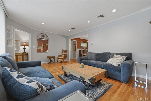 1270 Dahlia Lane, Wantagh, NY 11793