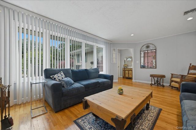 1270 Dahlia Lane, Wantagh, NY 11793