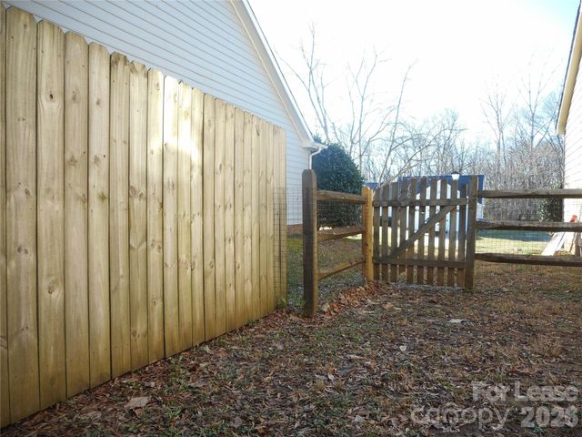 6611 Flat Creek Drive, Charlotte, NC 28277