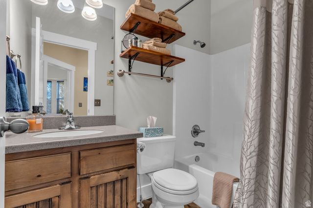 102 E MANILLA DR, Draper, UT 84020