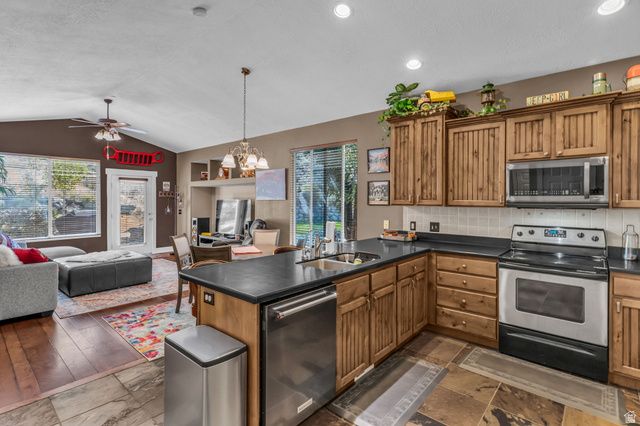 102 E MANILLA DR, Draper, UT 84020