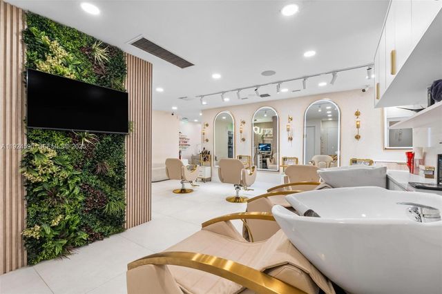 2710 SW 87th Ave, Miami, FL 33165