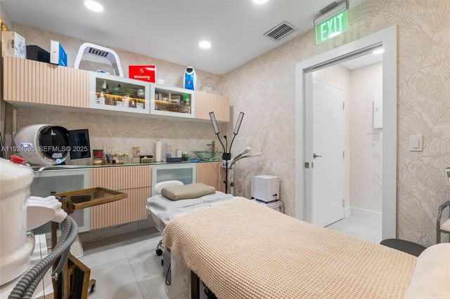 2710 SW 87th Ave, Miami, FL 33165