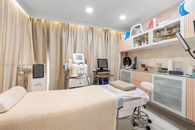 2710 SW 87th Ave, Miami, FL 33165