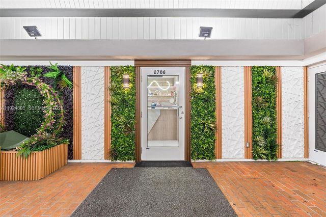 2710 SW 87th Ave, Miami, FL 33165