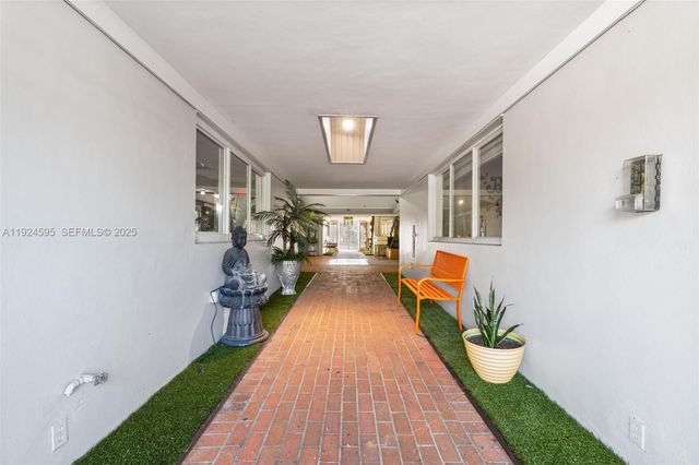 2710 SW 87th Ave, Miami, FL 33165