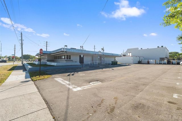 2710 SW 87th Ave, Miami, FL 33165