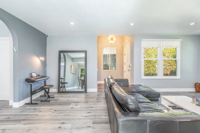 1207 Greenacre Avenue, West Hollywood, CA 90046