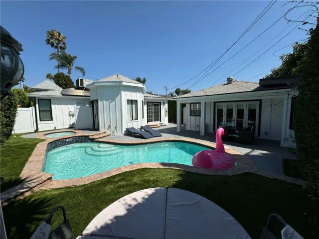 1207 Greenacre Avenue, West Hollywood, CA 90046