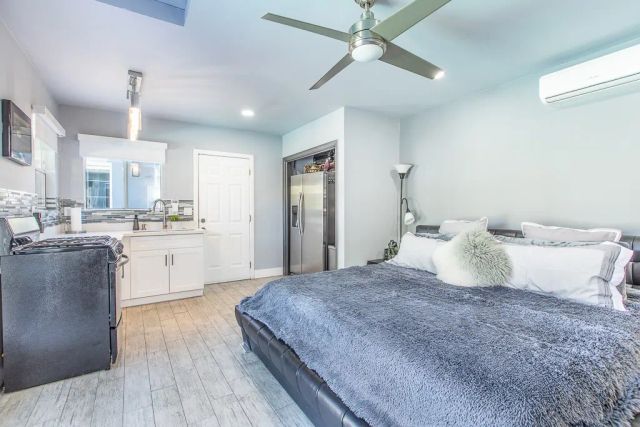 1207 Greenacre Avenue, West Hollywood, CA 90046