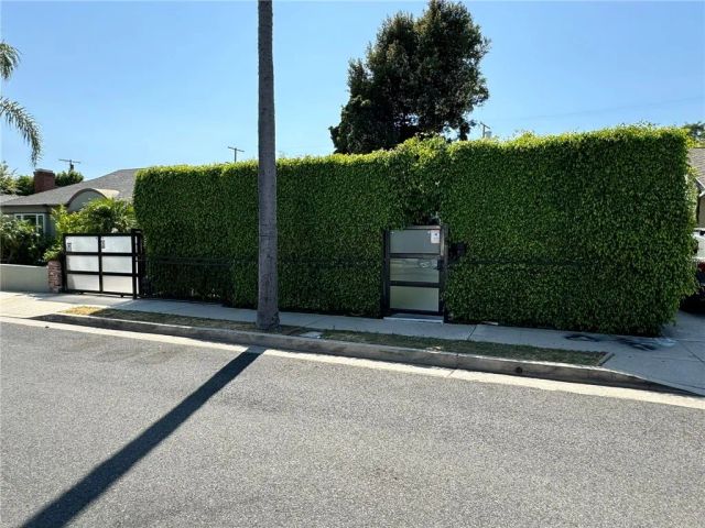 1207 Greenacre Avenue, West Hollywood, CA 90046