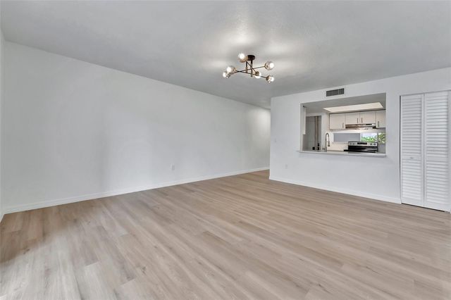 9940 7TH WAY N 101, St Petersburg, FL 33702