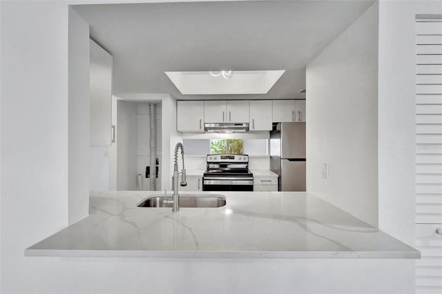 9940 7TH WAY N 101, St Petersburg, FL 33702