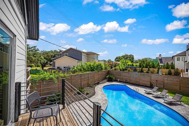 5122 Glenmeadow Drive, Houston, TX 77096
