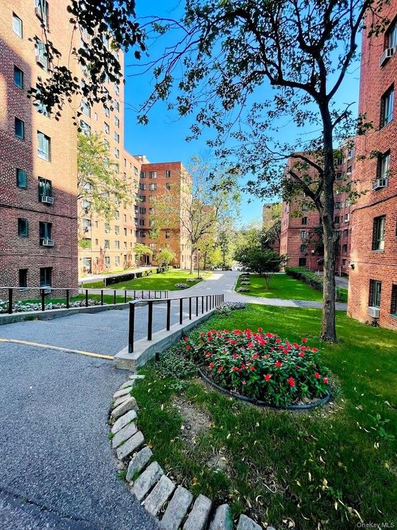 2140 E Tremont Avenue MG, Bronx, NY 10462