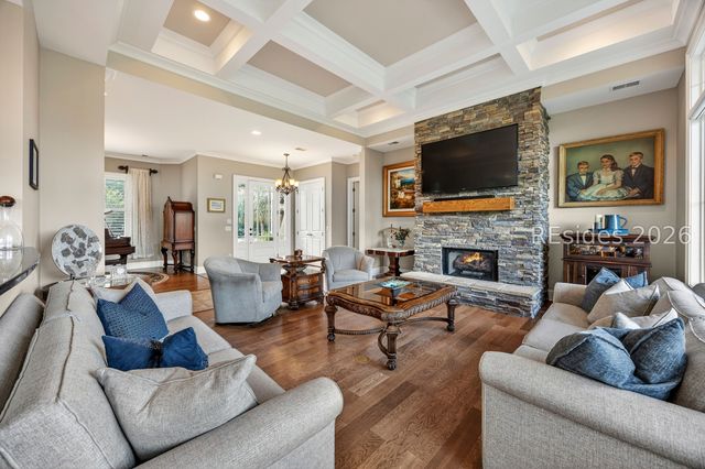 3 Chestnut Ln, Hilton Head Island, SC 29926