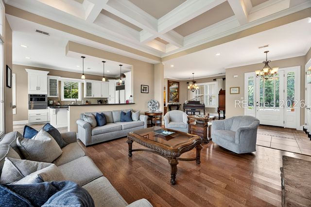 3 Chestnut Ln, Hilton Head Island, SC 29926