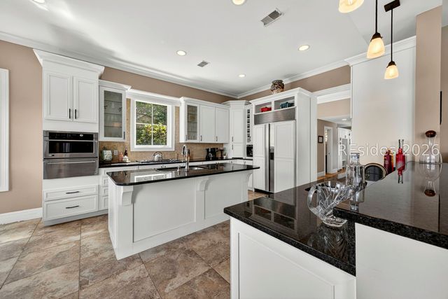 3 Chestnut Ln, Hilton Head Island, SC 29926