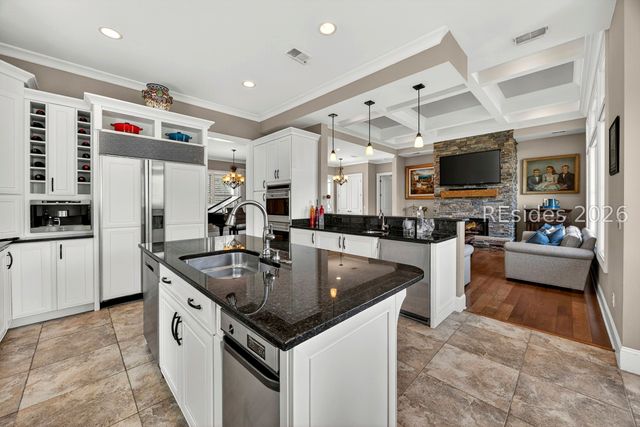 3 Chestnut Ln, Hilton Head Island, SC 29926