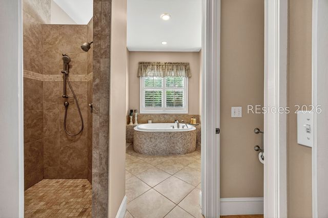 3 Chestnut Ln, Hilton Head Island, SC 29926