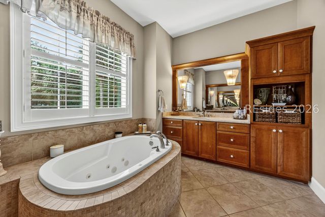 3 Chestnut Ln, Hilton Head Island, SC 29926